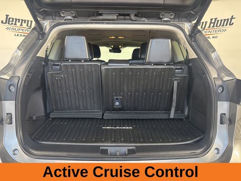 Used 2025 Toyota Highlander XLE AWD/4WD image 27