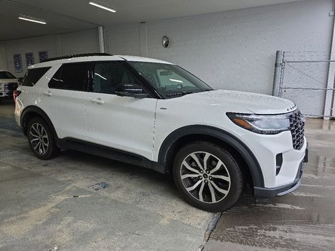 Used 2025 Ford Explorer ST-Line RWD image 1