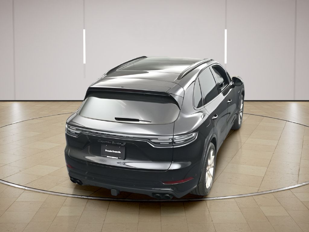 Certified 2022 Porsche Cayenne Turbo S AWD/4WD image 37