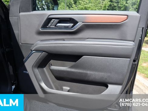 Used 2025 GMC Yukon Denali RWD image 30