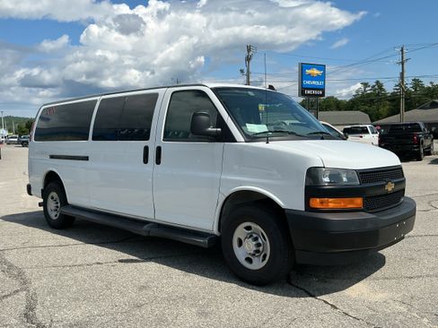 Used 2023 Chevrolet Express 3500 LS RWD image 3