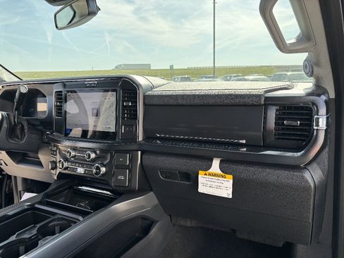 New 2026 Ford F250 4x4 Crew Cab Super Duty image 17