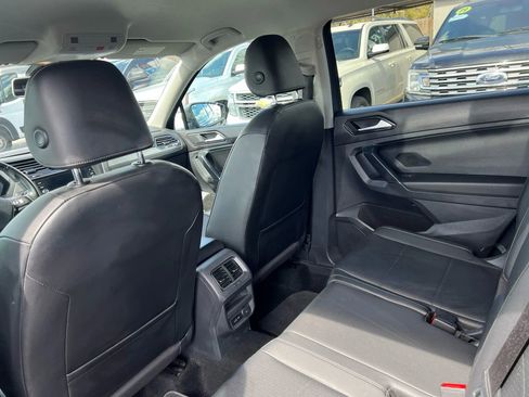 Used 2018 Volkswagen Tiguan SE w/ 3rd Row Seat Package image 11