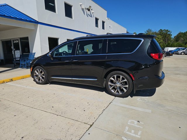 Used 2017 Chrysler Pacifica Limited FWD image 7