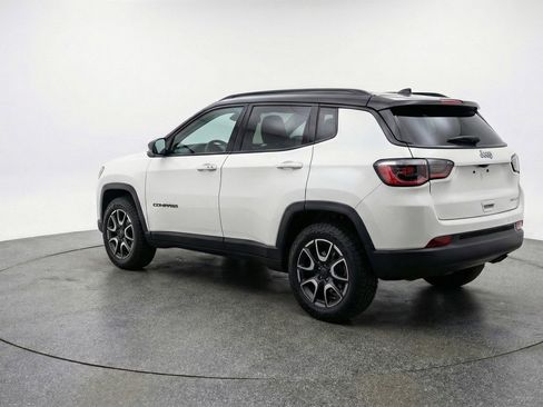 Used 2025 Jeep Compass Trailhawk image 6