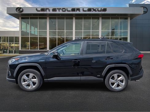 Used 2021 Toyota RAV4 XLE Premium image 6