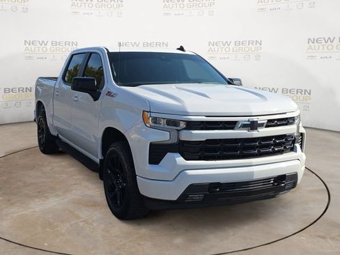 Used 2022 Chevrolet Silverado 1500 RST w/ Z71 Off-Road Package AWD/4WD image 7