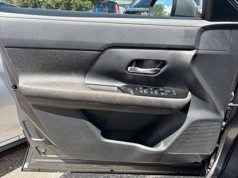 Used 2025 Nissan Kicks SV FWD image 15