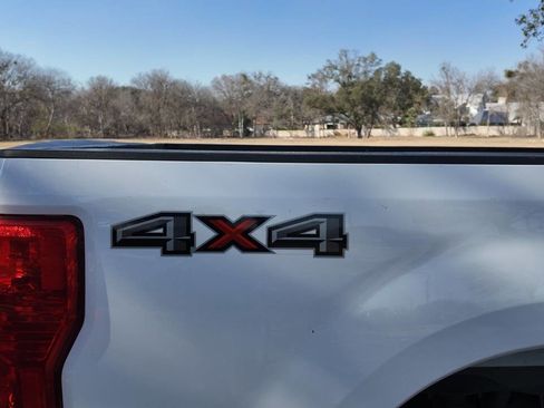 Used 2020 Ford F250 XL w/ Power Equipment Group image 9