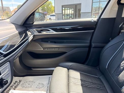 Used 2021 BMW 750i xDrive w/ Autobahn Package AWD/4WD image 21