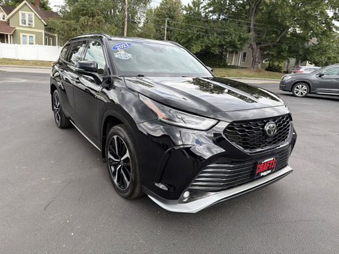 Used 2021 Toyota Highlander XSE AWD/4WD image 6