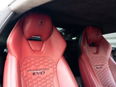 Used 2021 Lamborghini Huracan EVO image 7