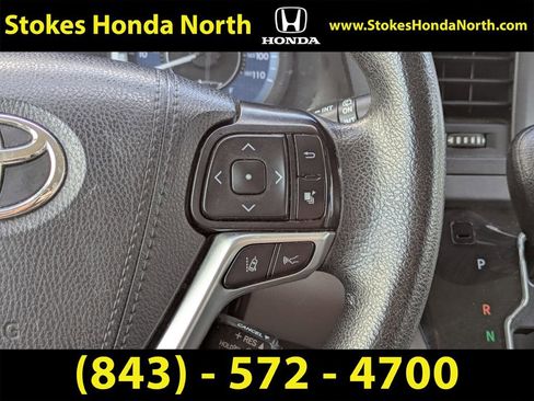 Used 2020 Toyota Sienna LE w/ LE Preferred Package image 29
