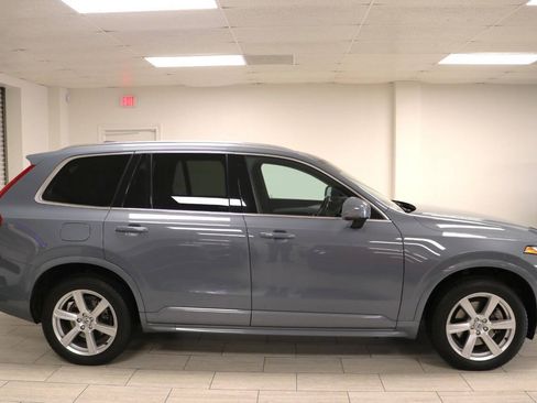 Used 2022 Volvo XC90 T5 Momentum AWD/4WD image 11