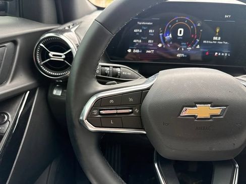 Used 2025 Chevrolet Equinox LT AWD/4WD image 15