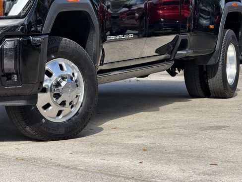 Used 2024 GMC Sierra 3500 Denali Ultimate image 12