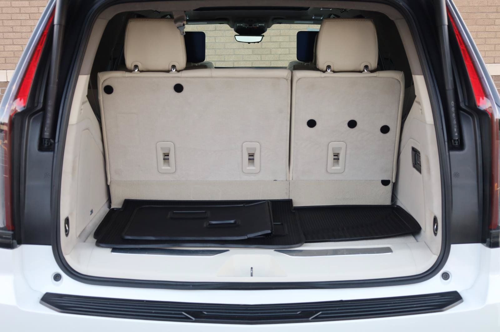 Used 2021 Cadillac Escalade Premium Luxury Platinum w/ LPO, Floor Liner Package AWD/4WD image 12