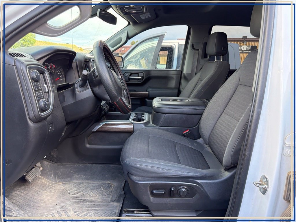 Used 2021 Chevrolet Silverado 1500 LT Trail Boss w/ LPO, Dark Essentials Package AWD/4WD image 2