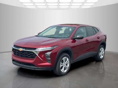 Used 2024 Chevrolet Trax LS w/ Driver Confidence Package FWD image 3