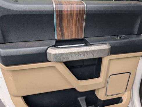 Used 2015 Ford F150 Lariat image 34