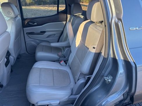 Used 2021 GMC Acadia SLT w/ Premium Package image 12