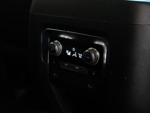 Used 2024 GMC Yukon XL SLT w/ SLT Luxury Package AWD/4WD image 27