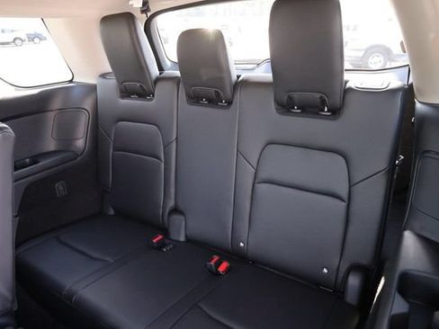 Certified 2025 Nissan Pathfinder SL w/ Black Appearance Package AWD/4WD image 11