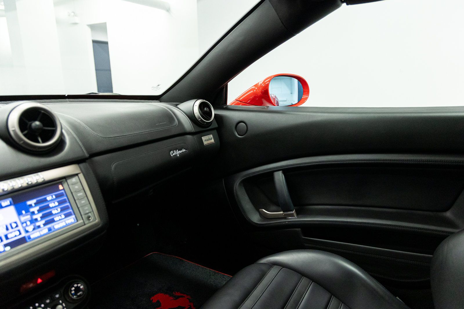Used 2011 Ferrari California RWD image 43