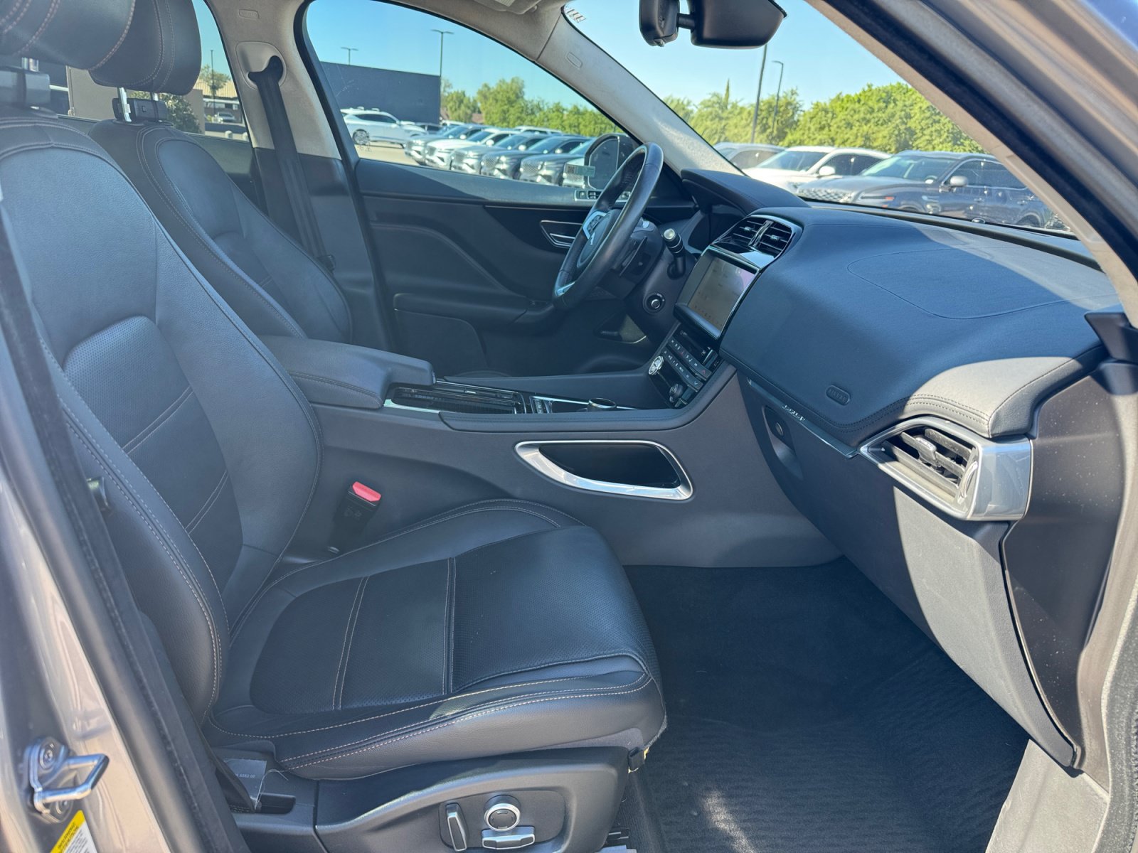 Used 2020 Jaguar F-PACE Prestige AWD/4WD image 19