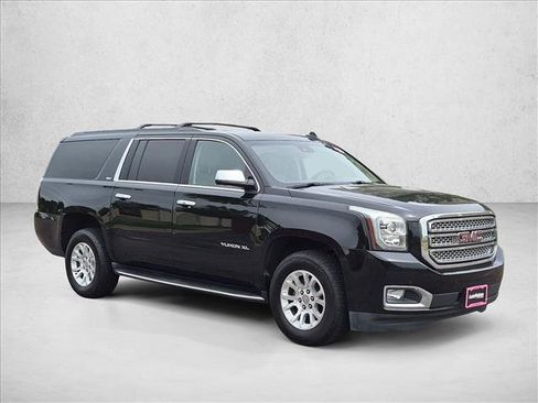 Used 2018 GMC Yukon XL SLT AWD/4WD image 3