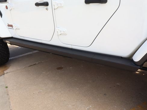 Used 2021 Jeep Gladiator Mojave AWD/4WD image 15
