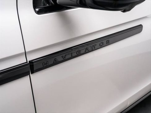 New 2026 Lincoln Navigator Black Label AWD/4WD image 12