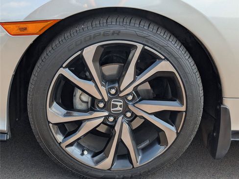 Used 2019 Honda Civic Sport Touring image 9