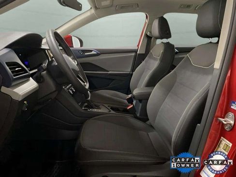 Used 2024 Volkswagen Taos SE image 17