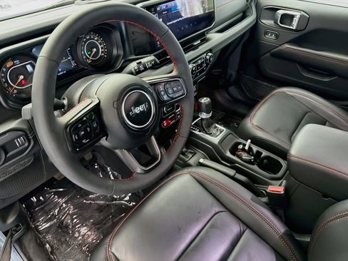 Used 2024 Jeep Wrangler Unlimited Rubicon w/ Convenience Group AWD/4WD image 7
