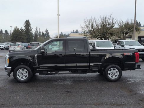 Used 2025 Ford F250 XLT w/ FX4 Off-Road Package image 2