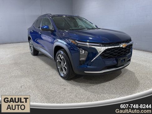 Used 2024 Chevrolet Trax LT w/ Driver Confidence Package image 1