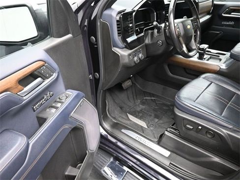 Used 2022 Chevrolet Silverado 1500 High Country w/ High Country Premium Package image 15