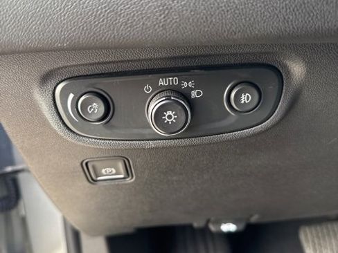 Used 2024 GMC Terrain SLT image 15