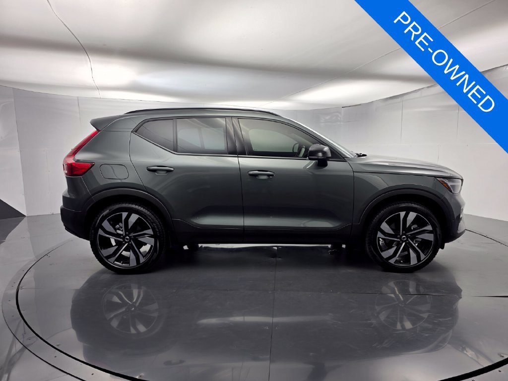 Used 2026 Volvo XC40 B4 Plus w/ Protection Package FWD image 3