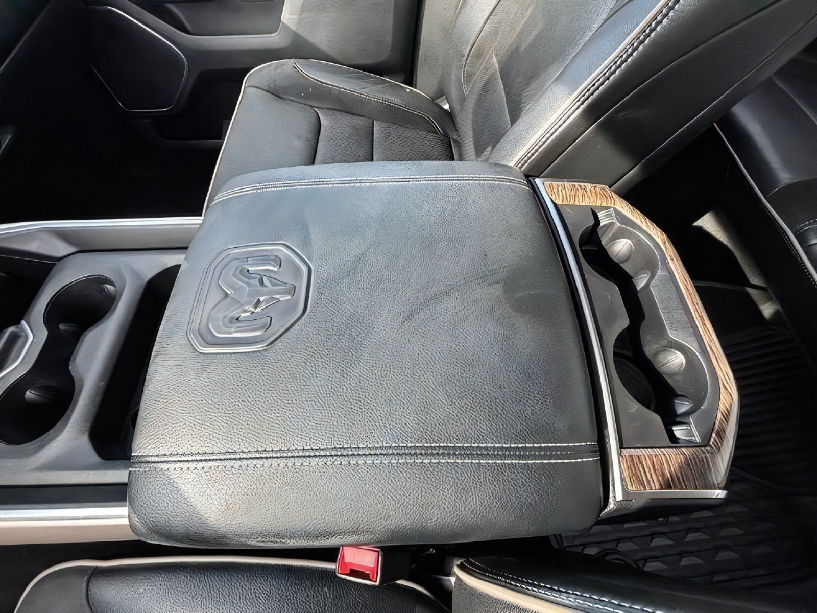 Used 2019 RAM 1500 Laramie AWD/4WD image 18