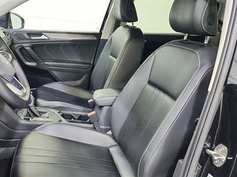 Used 2024 Volkswagen Tiguan SE FWD image 11