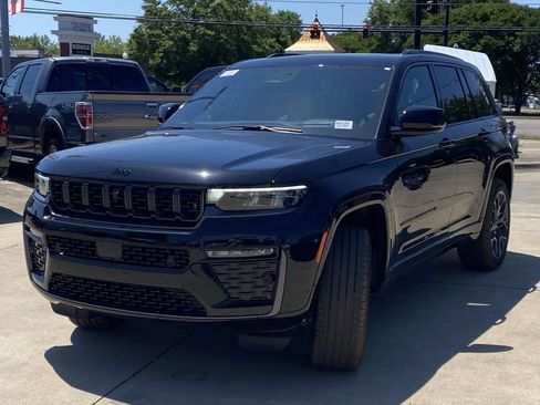 New 2026 Jeep Grand Cherokee Summit w/ Obsidian Package AWD/4WD image 34
