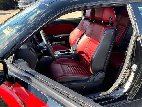 Used 2013 Dodge Challenger R/T image 6