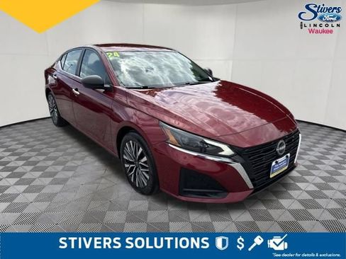 Used 2024 Nissan Altima 2.5 SV FWD image 3