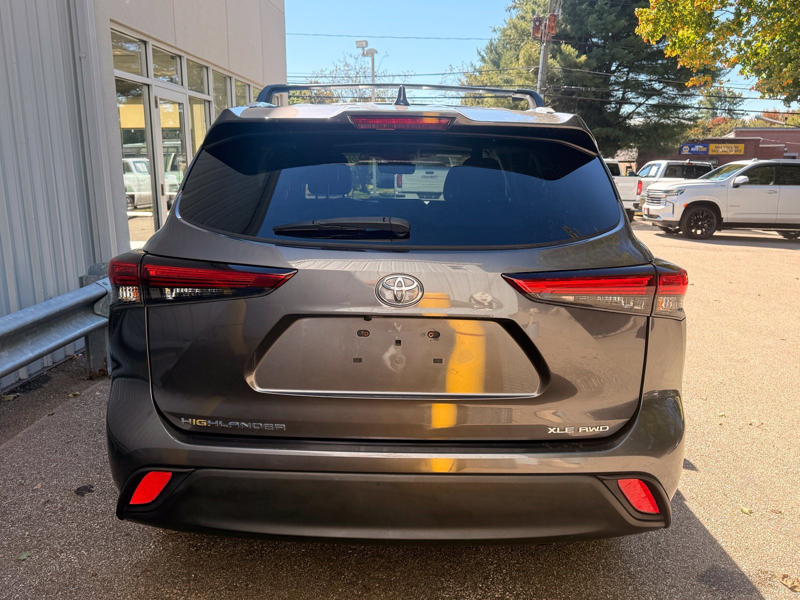 Used 2022 Toyota Highlander XLE AWD/4WD image 5