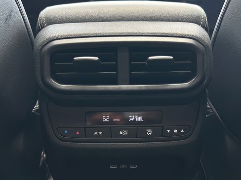 Used 2025 Honda Pilot Touring image 19