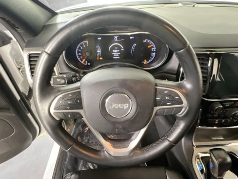 Used 2022 Jeep Grand Cherokee Laredo X image 11