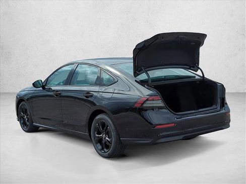 Certified 2025 Honda Accord SE image 9