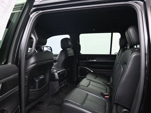 Used 2022 Jeep Wagoneer Series II AWD/4WD image 23